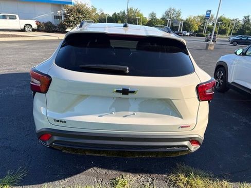 Used 2026 Chevrolet Trax RS w/ Sunroof Package FWD image 7