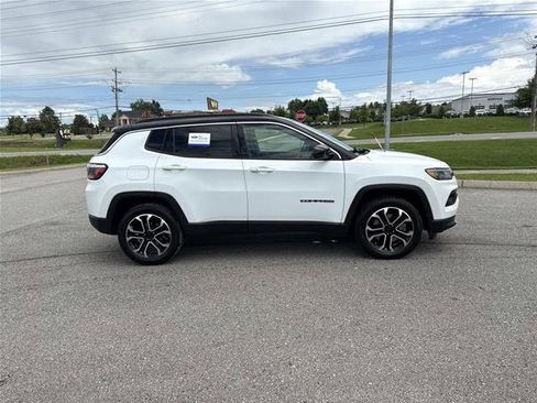 Used 2024 Jeep Compass Limited AWD/4WD image 4