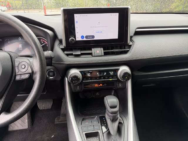 Used 2025 Toyota RAV4 XLE FWD image 20