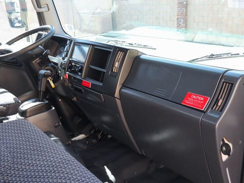 Used 2024 Isuzu NPR RWD image 30