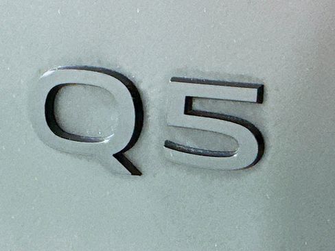 Used 2025 Audi Q5 Premium w/ Convenience Package image 10