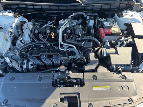 Used 2025 Nissan Altima 2.5 SV FWD image 19