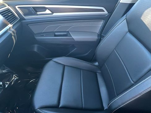 Certified 2021 Volkswagen Atlas SE image 12