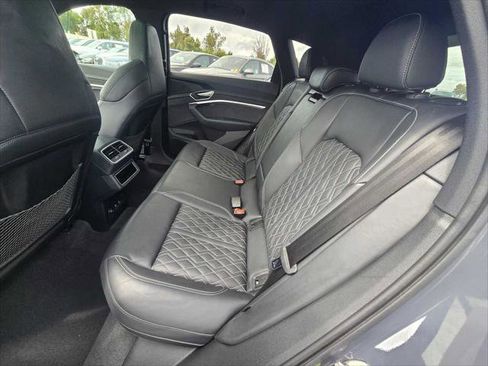 Used 2024 Audi SQ8 e-tron Premium Plus AWD/4WD image 17