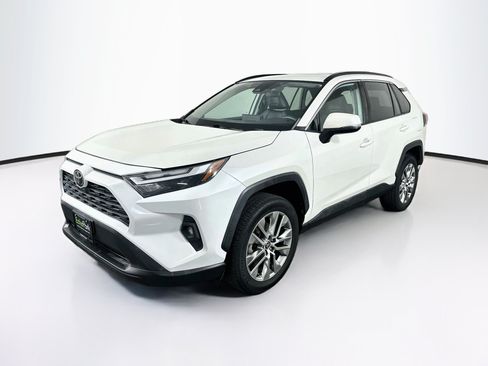 Used 2022 Toyota RAV4 XLE Premium FWD image 3
