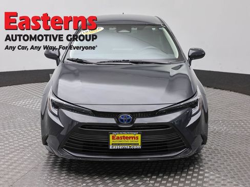 Used 2023 Toyota Corolla LE FWD image 2