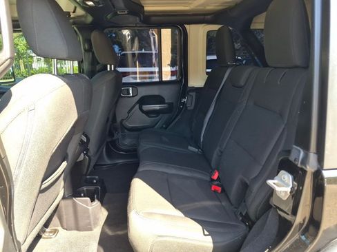 Used 2018 Jeep Wrangler Unlimited Sport S AWD/4WD image 18