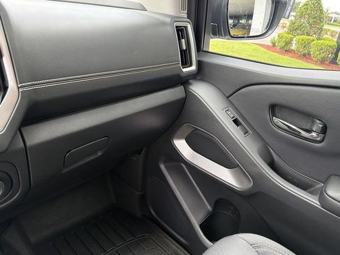 Used 2025 Nissan Frontier SV RWD image 23