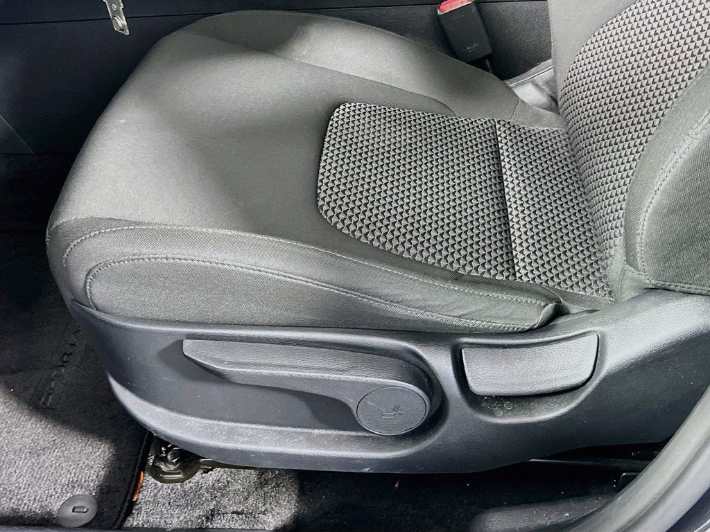 Certified 2025 Kia Sportage LX FWD image 11