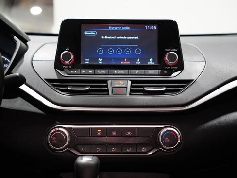 Used 2024 Nissan Altima 2.5 S image 12