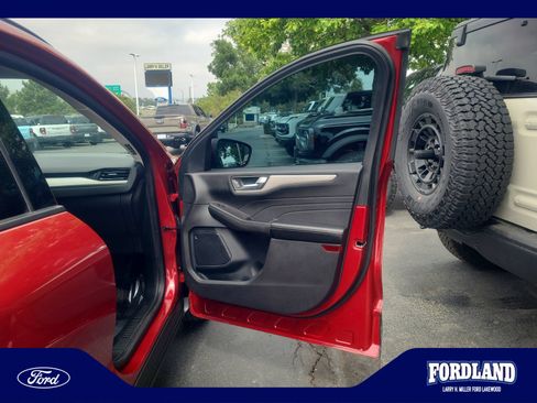 Used 2021 Ford Escape SEL w/ Technology Package AWD/4WD image 16