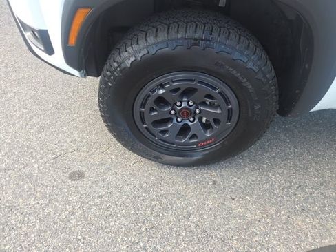 Used 2026 Nissan Frontier PRO-4X AWD/4WD image 16