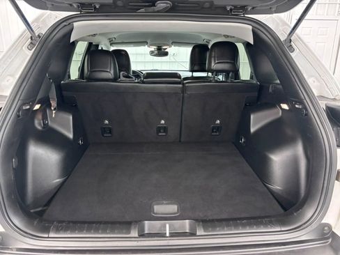 Used 2021 Jeep Cherokee Latitude Plus FWD image 35
