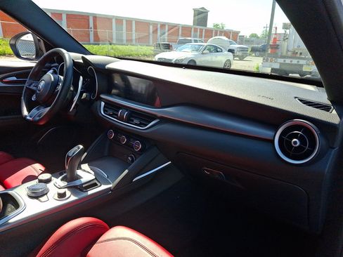 Used 2023 Alfa Romeo Stelvio Veloce AWD/4WD image 11