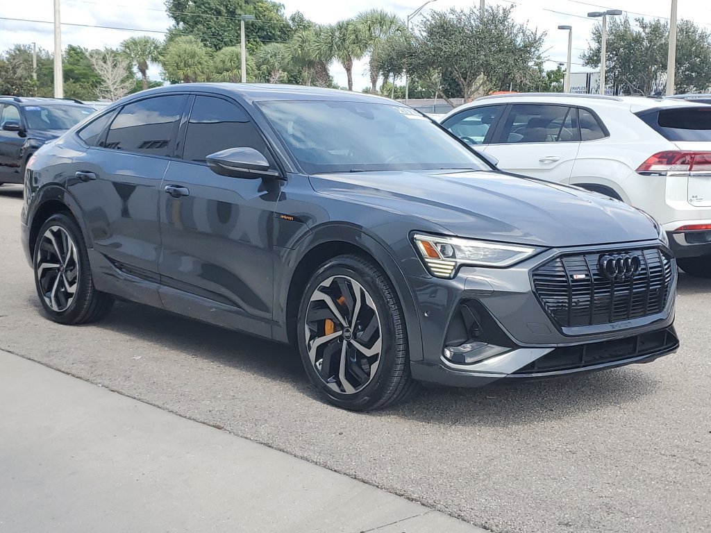 Certified 2023 Audi e-tron Premium Plus w/ Premium Plus Package AWD/4WD image 2