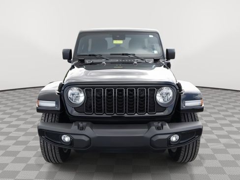 Used 2024 Jeep Wrangler Unlimited w/ Convenience Group AWD/4WD image 2
