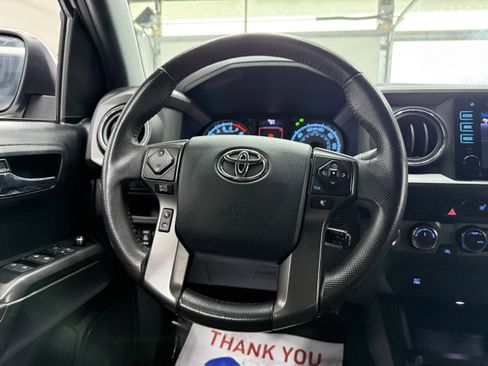 Used 2017 Toyota Tacoma TRD Off-Road image 15