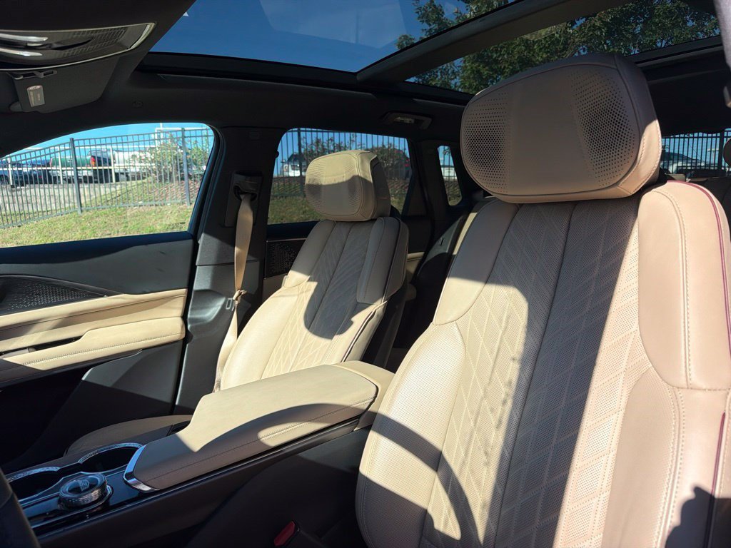 Certified 2025 Cadillac Lyriq Luxury w/ Nappa Leather Package AWD/4WD image 11