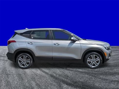 Used 2021 Kia Seltos LX AWD/4WD image 3