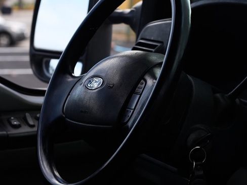 Used 2006 Ford F450 XLT image 15