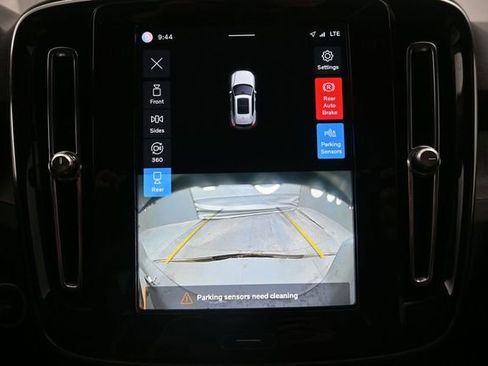 Used 2023 Volvo XC40 B4 Ultimate FWD image 18