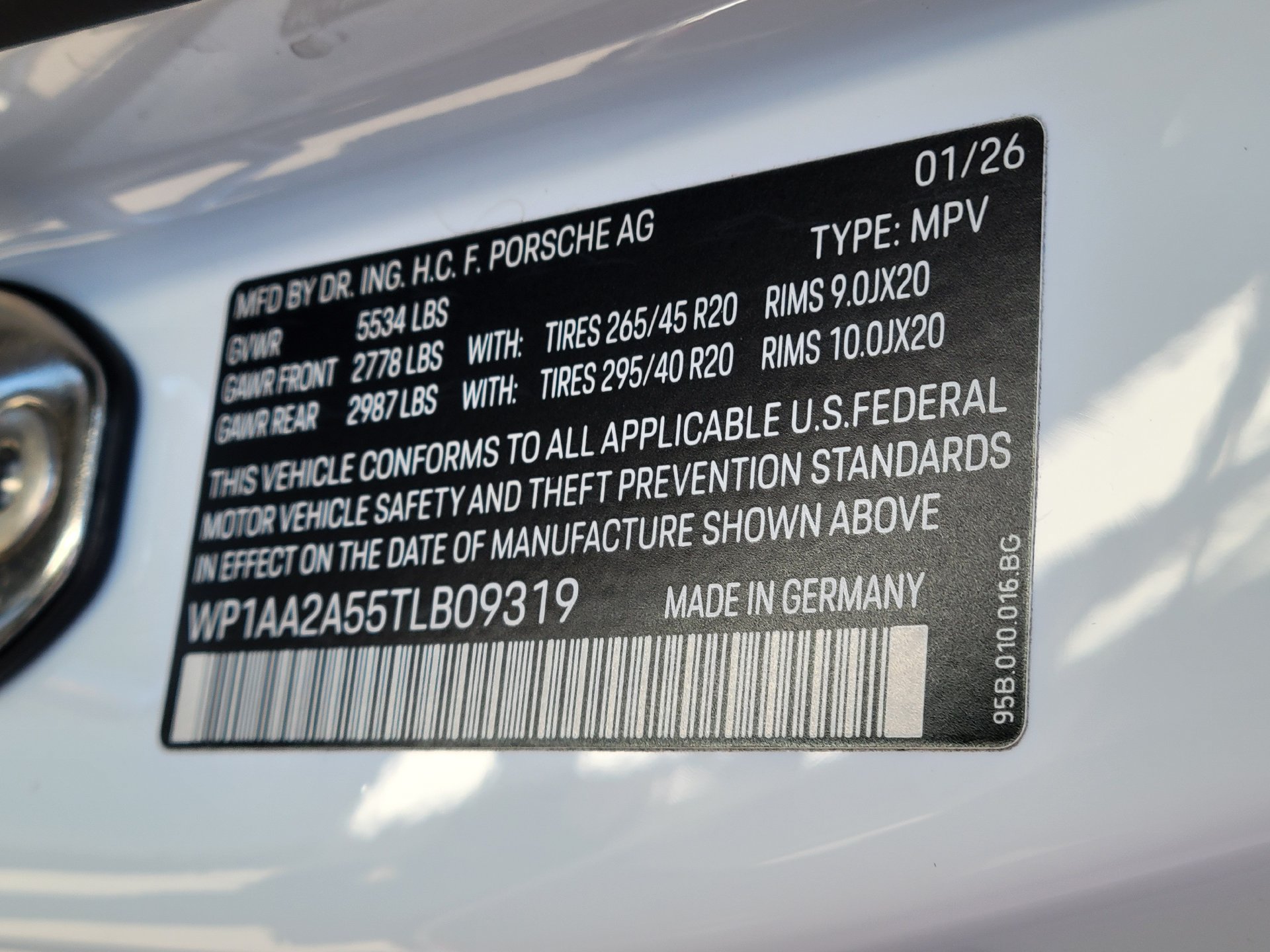 Used 2026 Porsche Macan AWD/4WD image 37