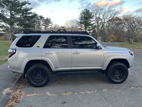 Used 2022 Toyota 4Runner SR5 Premium image 11