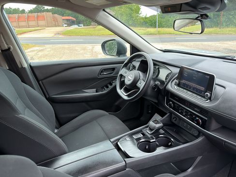 Used 2024 Nissan Rogue S FWD image 39