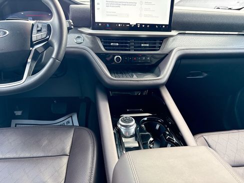 Used 2025 Ford Explorer Platinum RWD image 19