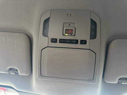 Used 2022 Toyota Highlander LE AWD/4WD image 37