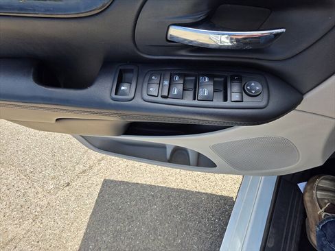 Used 2014 Dodge Grand Caravan SXT FWD image 16