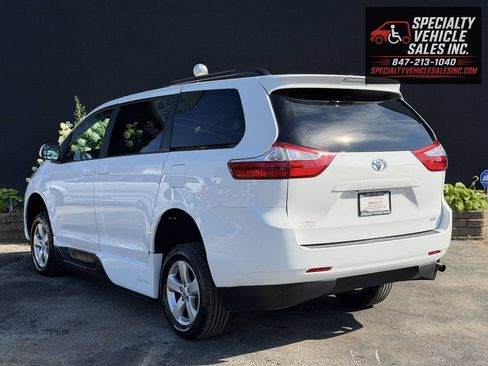 Used 2016 Toyota Sienna LE FWD image 5