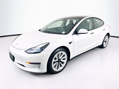 Used 2023 Tesla Model 3 Standard Range RWD image 3