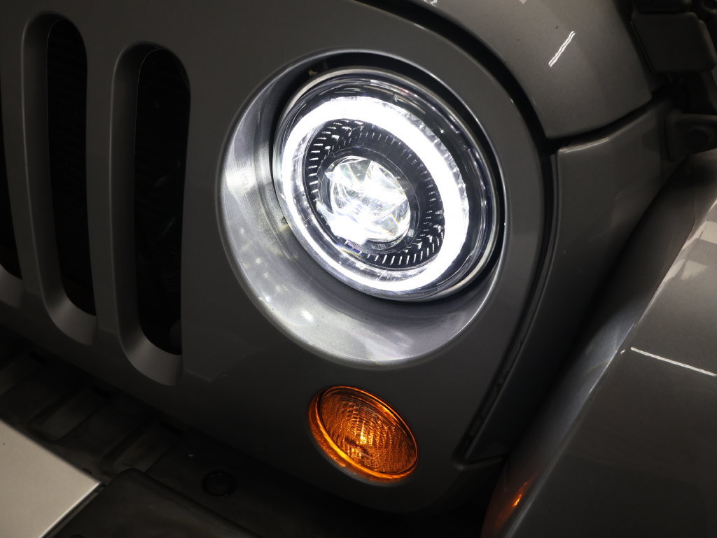 Used 2015 Jeep Wrangler Sahara w/ Connectivity Group AWD/4WD image 25