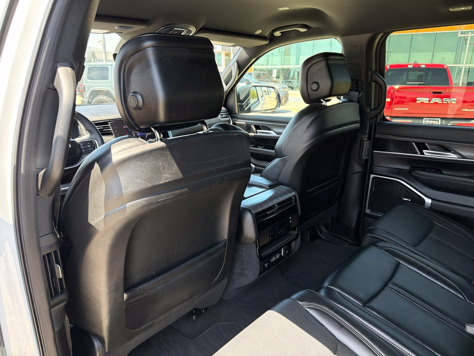 Used 2024 Jeep Wagoneer Series II w/ Flexible Seating Group RWD image 16
