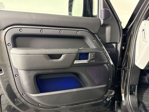 New 2026 Land Rover Defender 110 X-Dynamic SE image 17