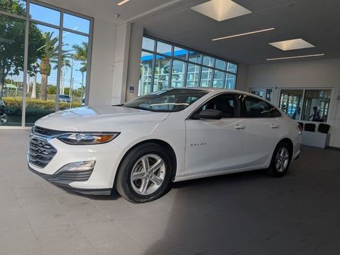 Used 2022 Chevrolet Malibu LS image 3