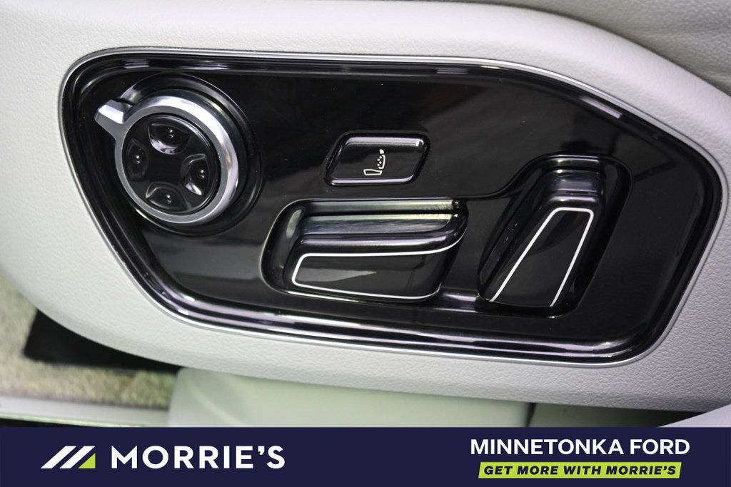 Used 2013 Audi A8 4.0T AWD/4WD image 12