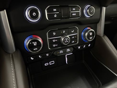 Used 2022 GMC Yukon SLT w/ SLT Premium Package image 45