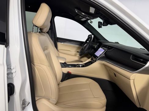 Used 2024 Jeep Grand Cherokee L Limited w/ Trailer Tow Package image 33