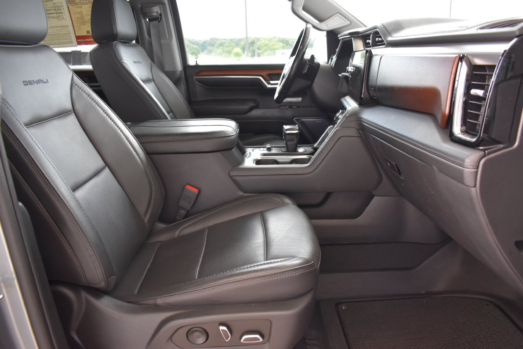 Used 2023 GMC Sierra 1500 Denali w/ Denali Reserve Package AWD/4WD image 4