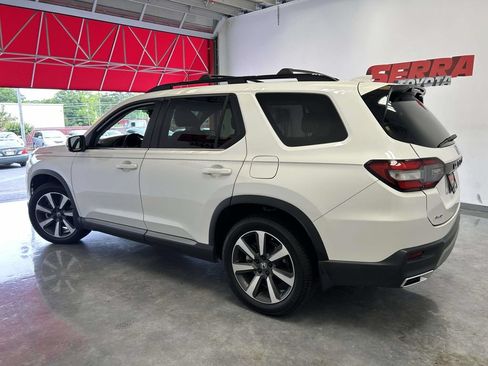 Used 2023 Honda Pilot Elite image 6