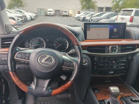 Used 2016 Lexus LX 570 4WD w/ Luxury Package image 20