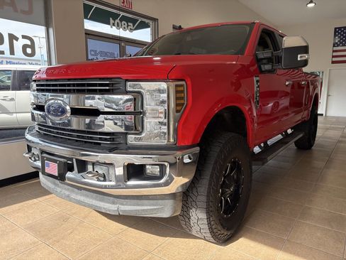 Used 2019 Ford F250 Lariat w/ Chrome Package image 4
