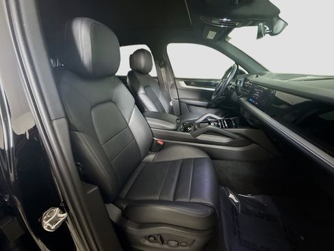 Used 2024 Porsche Cayenne S image 29
