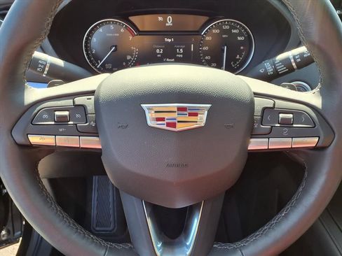 Used 2023 Cadillac XT4 Luxury w/ Cold Weather Package image 10