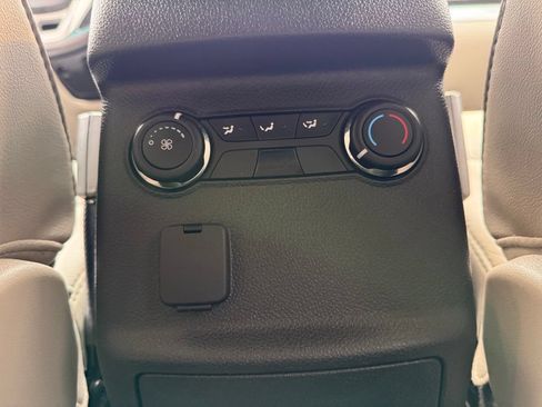 Used 2013 Ford Explorer XLT AWD/4WD image 21