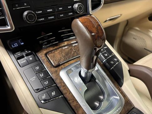 Used 2017 Porsche Cayenne S image 27