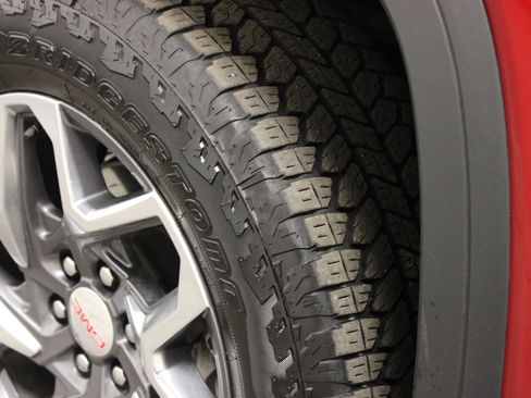 Used 2025 GMC Sierra 1500 SLT w/ SLT Premium Plus Package image 11