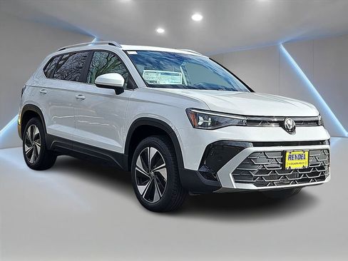 New 2026 Volkswagen Taos SE AWD/4WD image 3
